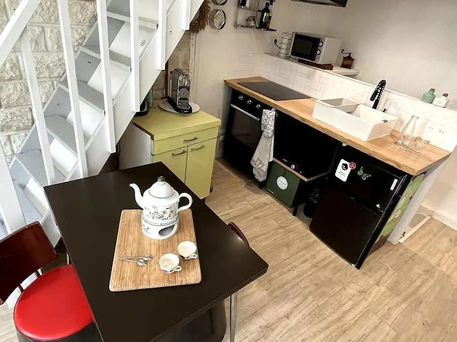 Ferienwohnung Grand Triplex Calme Avec Cour Privee Paris Apartment