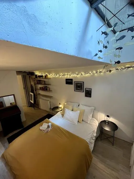 Grand Triplex Calme Avec Cour Privee Apartment Paris