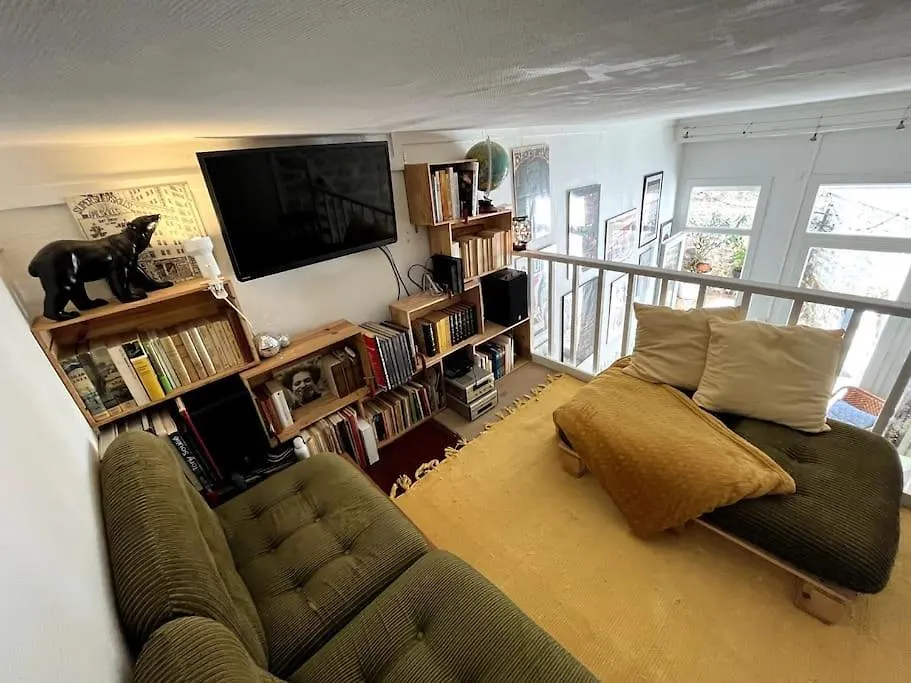 Grand Triplex Calme Avec Cour Privee Apartment Paris