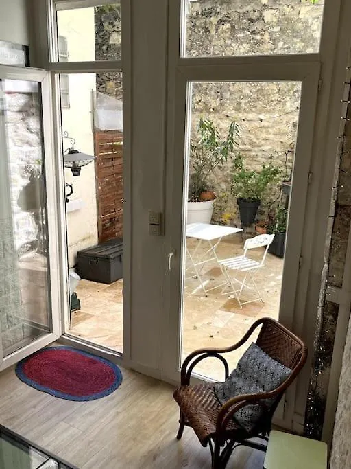 Grand Triplex Calme Avec Cour Privee Apartment Paris