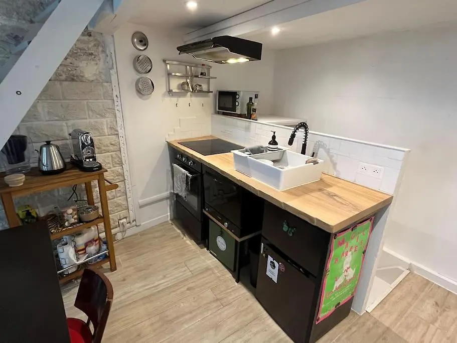 Grand Triplex Calme Avec Cour Privee Apartment Paris 0*,  France