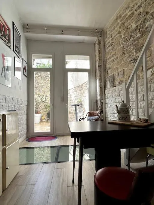 Grand Triplex Calme Avec Cour Privee Apartment Paris 0*,